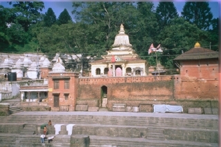 Pashupatinath: Temples vora el riu